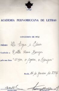 A Comissão Julgadora do “Prêmio Lyra e César de Poesia, da Academia Pernambucana de Letras, versão 1995, em seu parecer sobre esse livro assinala que ele se caracteriza “por um alto nível de conteúdo e beleza
